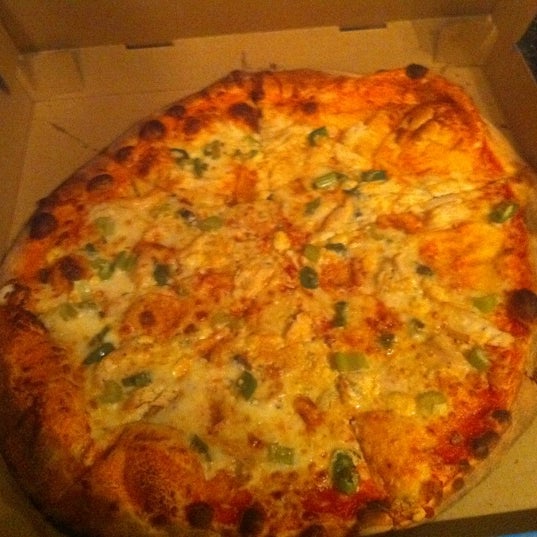 Снимок сделан в Pizzeria Vesuvius пользователем TJ 3/3/2012