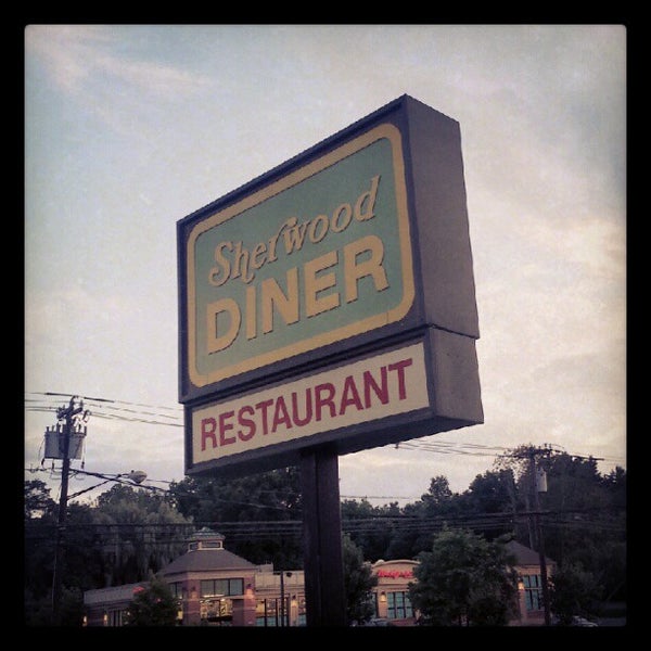 Photo taken at Sherwood Diner by Geir F. on 8/11/2012