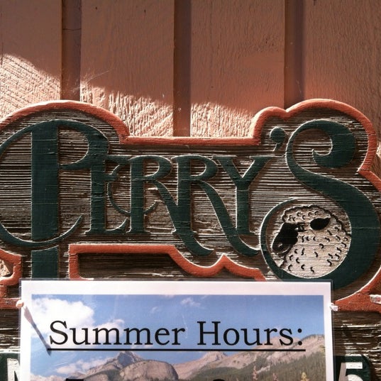 Das Foto wurde bei Perry&#39;s Restaurant von Walker L. am 7/3/2012 aufgenommen
