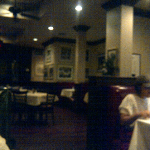 Photo taken at Lenox Square Grill by Fatima Al Slail on 9/7/2012