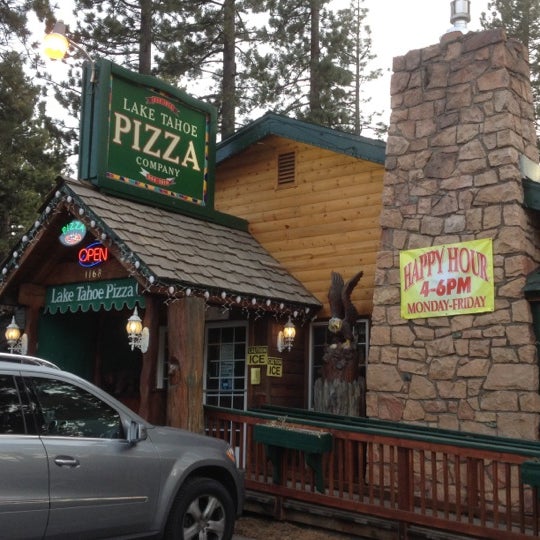 Снимок сделан в Lake Tahoe Pizza Company пользователем W M. 4/10/2012