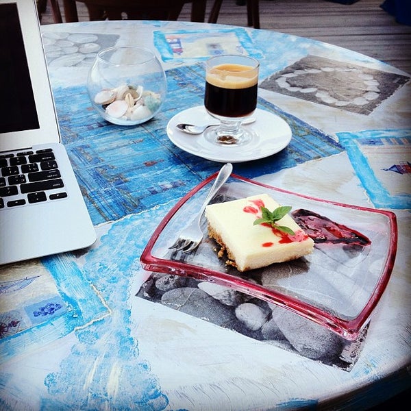 รูปภาพถ่ายที่ Кофейня Эскадрилья / Eskadrilia Cafe &amp; Coffee โดย Andriy K. เมื่อ 6/5/2012