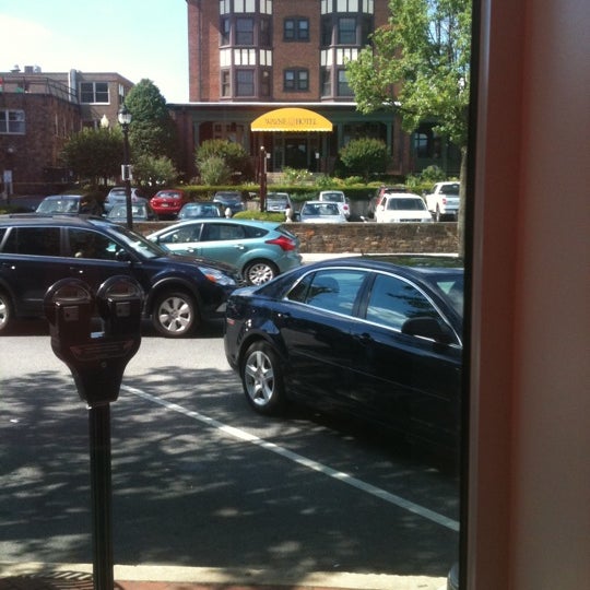รูปภาพถ่ายที่ Wayne Hotel โดย David N. เมื่อ 6/23/2012