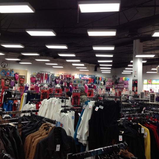 Rainbow Apparel - Tienda de ropa en Baldwin Hills