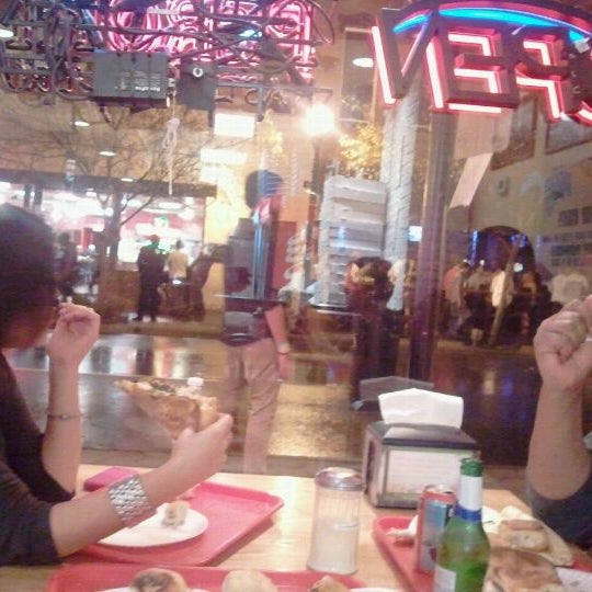 3/11/2012에 Joshua D.님이 Panino&#39;s Pizza &amp; Grill에서 찍은 사진