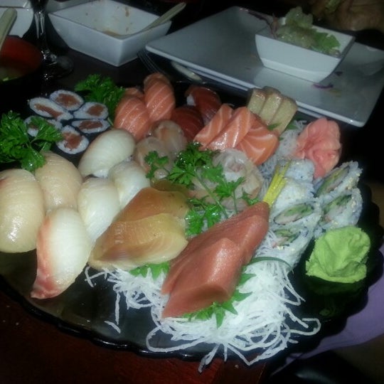 Foto tirada no(a) Tokyo Steakhouse por Robert W. em 7/8/2012