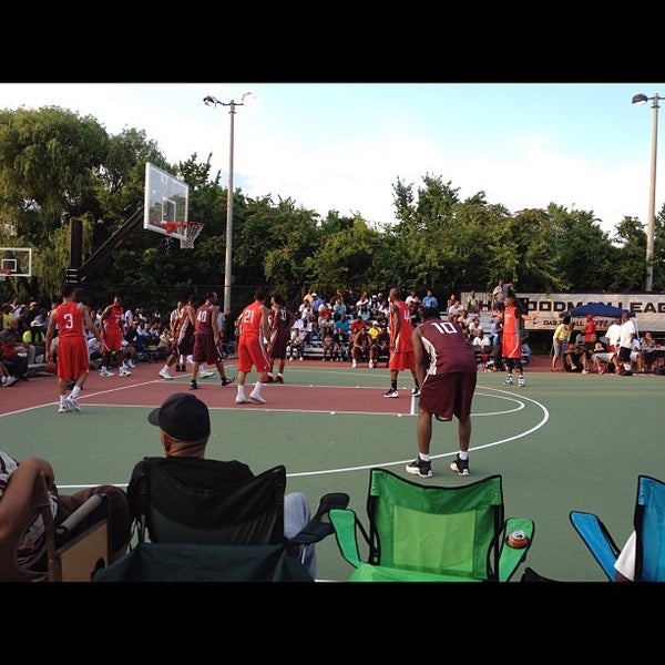 Barry Farms Rec Center Courts Barry Farm'da Basketbol Sahası