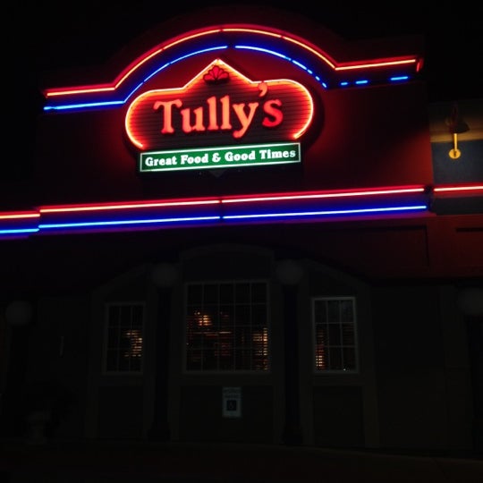 Foto diambil di Tully&#39;s Good Times oleh Jonnah pada 7/25/2012