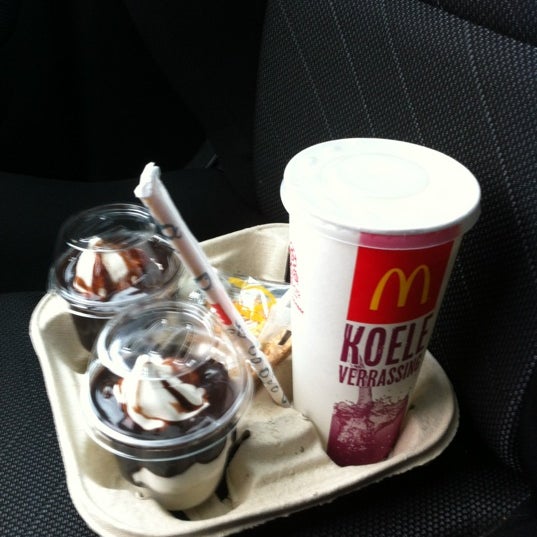 รูปภาพถ่ายที่ McDonald&#39;s โดย Arnold D. เมื่อ 7/9/2012