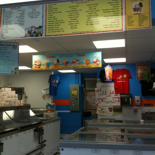 Photo taken at Ralph&#39;s Famous Italian Ices by Gauge A. on 7/11/2012