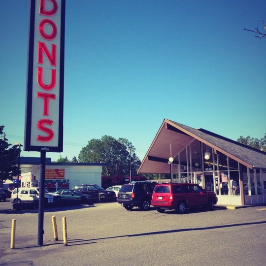 Foto scattata a Original House of Donuts da Michael G. il 5/13/2012