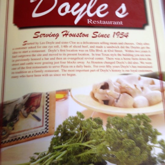 Foto tirada no(a) Doyle&#39;s Restaurant por Kat M. em 4/13/2012