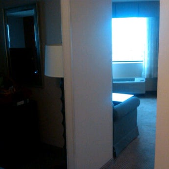 6/16/2012 tarihinde Courtneyziyaretçi tarafından Hotel Minneapolis Metrodome'de çekilen fotoğraf