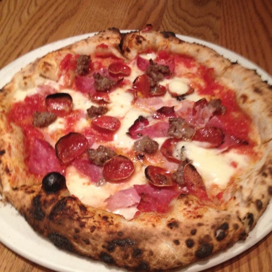 3/11/2012 tarihinde Line S.ziyaretçi tarafından Pizzeria Orso'de çekilen fotoğraf