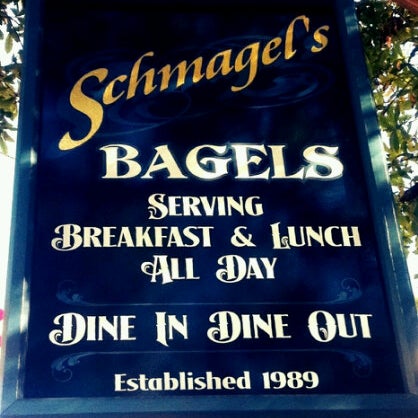 Foto tirada no(a) Schmagel&#39;s Bagels por Domingo C. em 5/20/2012