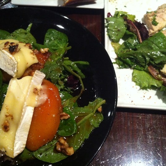 4/27/2012 tarihinde Ayako T.ziyaretçi tarafından Restaurant Ducroix'de çekilen fotoğraf