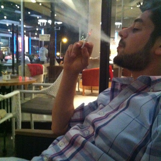 Das Foto wurde bei Douwe Egberts Coffee &amp; Restaurant von kapalı ç. am 8/1/2012 aufgenommen