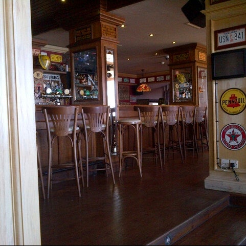 7/5/2012 tarihinde Christos L.ziyaretçi tarafından Drifters Bar &amp; Grill'de çekilen fotoğraf