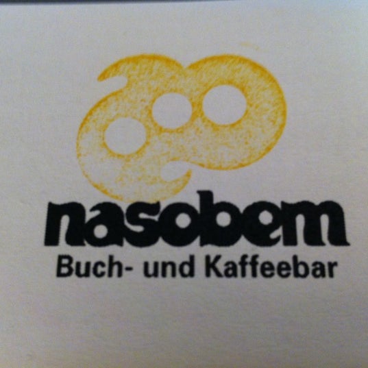 Foto tomada en Nasobem Buch- und Kaffeebar  por Christian G. el 2/24/2012