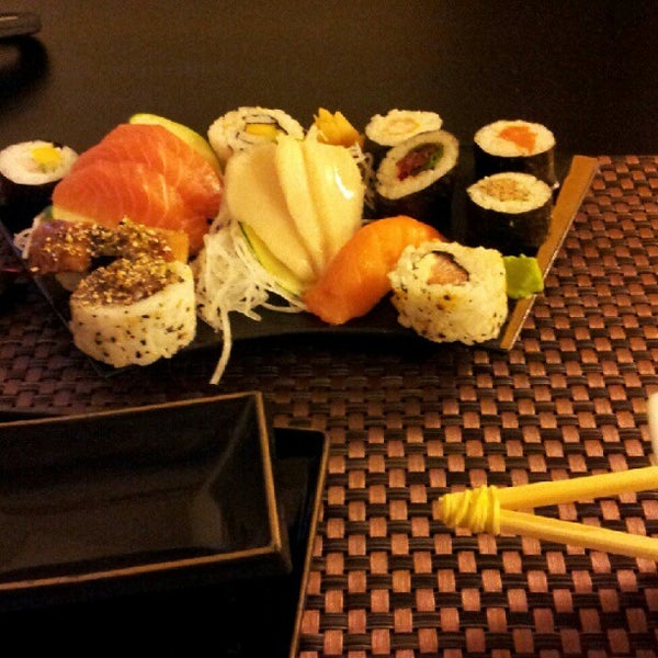 รูปภาพถ่ายที่ Kenkou Sushi House โดย Bruno A. เมื่อ 8/18/2012