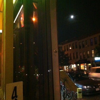 8/25/2012にLove and Hate N.がJanelle&#39;s Caribbean American Cuisine &amp; Barで撮った写真
