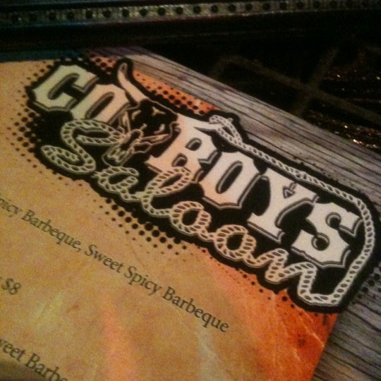 รูปภาพถ่ายที่ Cowboys Saloon and Grill โดย Mario B. เมื่อ 3/28/2012