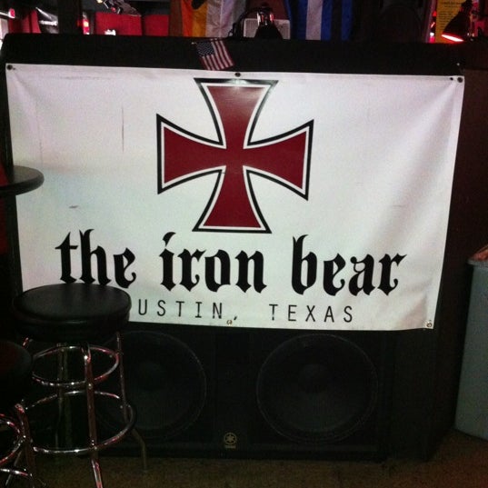 Foto tirada no(a) The Iron Bear por Paul R. em 5/12/2012