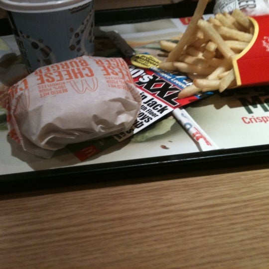 Foto tomada en McDonald&#39;s  por Natalja S. el 3/22/2012
