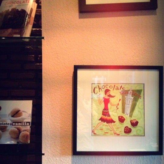 Photo taken at Numero Uno Cafe by Kaptan J. on 4/22/2012
