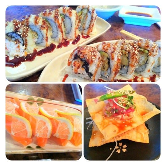 Снимок сделан в Sushi Koma пользователем Janine S. 3/19/2012