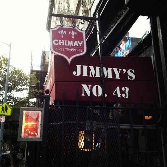 รูปภาพถ่ายที่ Jimmy&#39;s No. 43 โดย Dave M. เมื่อ 9/6/2012