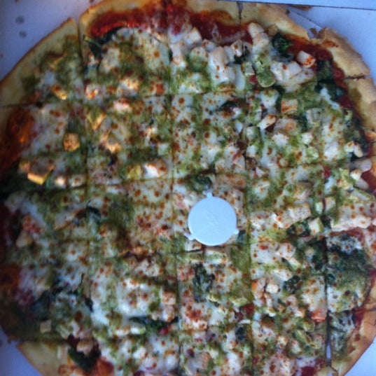6/23/2012にRashad S.がMy Pie Pizza &amp; Li&#39;l Guys Sandwichesで撮った写真