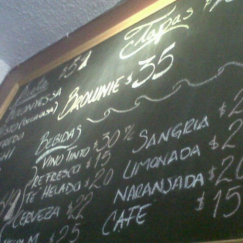 Photo taken at La Taula - Pizzas a la Leña by alejandro b. on 6/29/2012