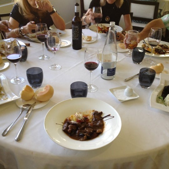 รูปภาพถ่ายที่ Restaurante Eustaquio Blanco โดย Luis Alfonso B. เมื่อ 9/1/2012