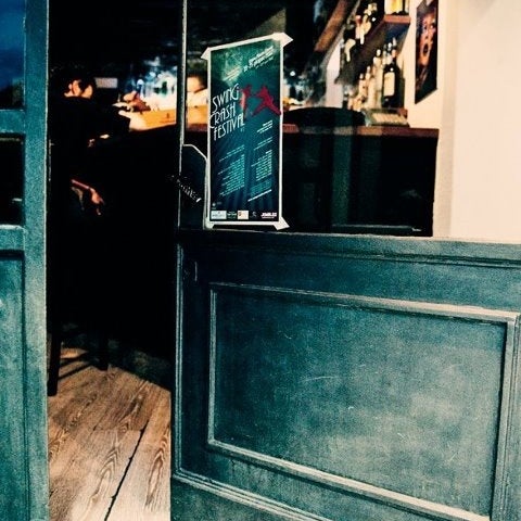 รูปภาพถ่ายที่ Fresco Cocktail Shop โดย Olga B. เมื่อ 6/20/2012