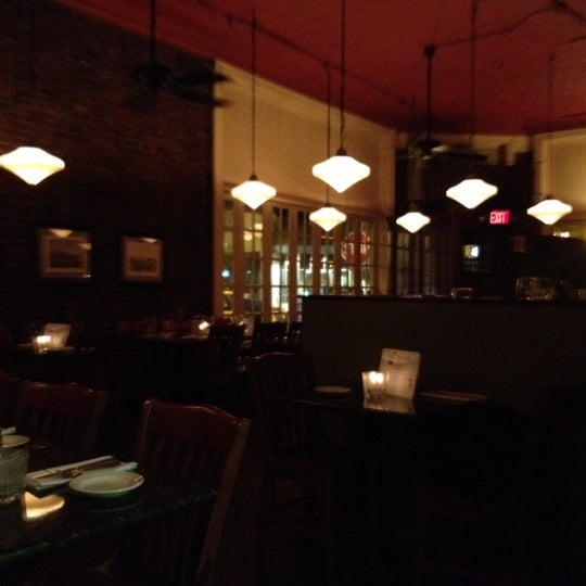 รูปภาพถ่ายที่ Wild Flower Restaurant, Bar &amp; Catering โดย Janice P. เมื่อ 4/27/2012