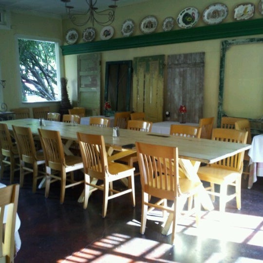 Das Foto wurde bei Calistoga Inn Restaurant &amp; Brewery von Anabel d. am 8/13/2012 aufgenommen