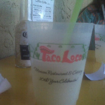 Снимок сделан в Taco Loco Mexican Restaurant, Catering, and Food Trucks пользователем Danielle L. 5/5/2012