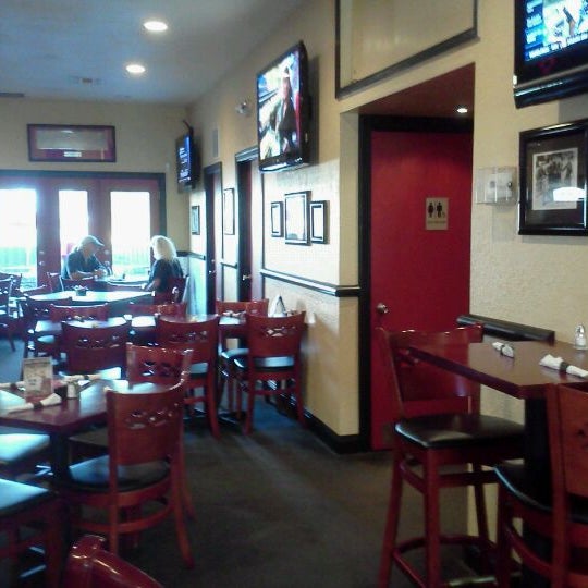 3/9/2012 tarihinde Roberto A.ziyaretçi tarafından Eats American Grill'de çekilen fotoğraf
