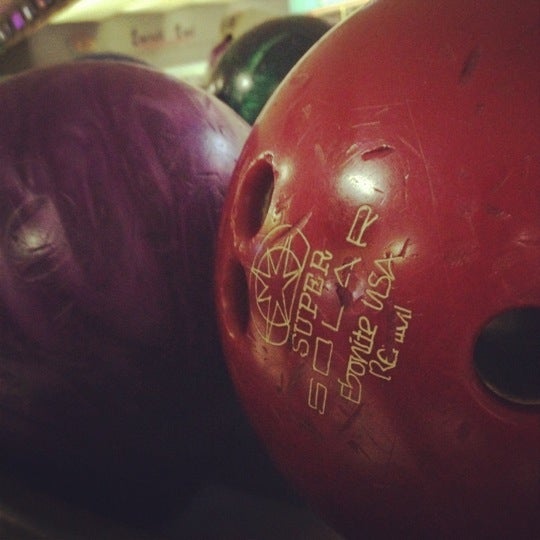 Photo taken at Emerald Bowl by Himmad K. on 3/1/2012