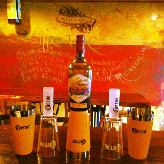 Das Foto wurde bei Little Mexico Cantina &amp; Tequila Bar von marco jose a. am 3/7/2012 aufgenommen
