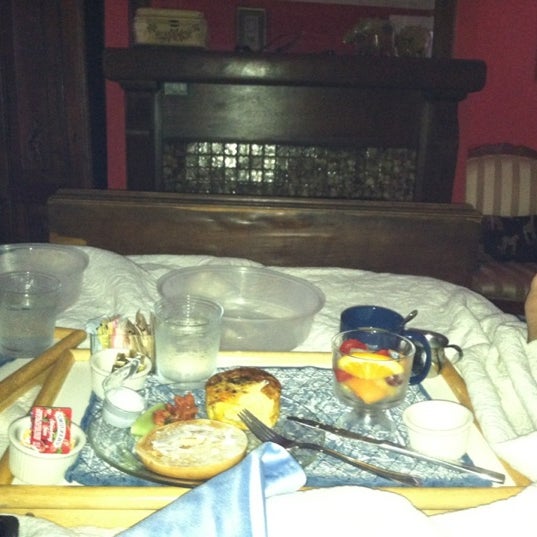 Снимок сделан в Bayfront Westcott House Bed and Breakfast пользователем Jessica B. 3/17/2012