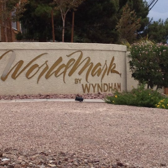 รูปภาพถ่ายที่ WorldMark Las Vegas - Tropicana Avenue โดย Chaiya Z. เมื่อ 7/15/2012