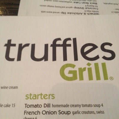 7/27/2012 tarihinde Chris L.ziyaretçi tarafından Truffles Grill'de çekilen fotoğraf