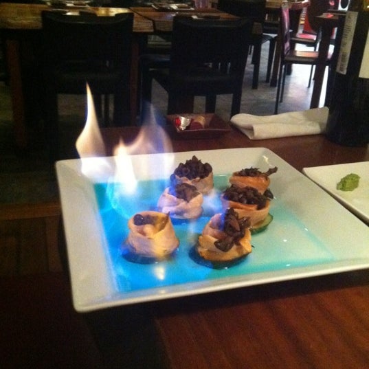 4/25/2012 tarihinde Lucas B.ziyaretçi tarafından Ryori Sushi Lounge'de çekilen fotoğraf