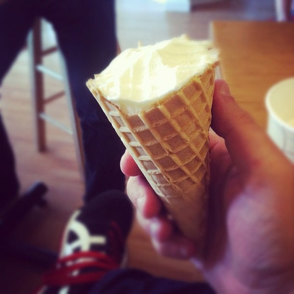 Photo prise au Bev&#39;s Homemade Ice Cream par Bentley le7/22/2012