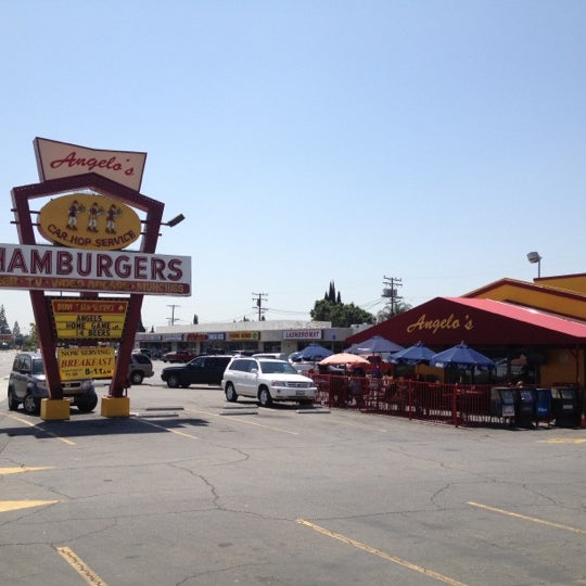 Foto scattata a Angelo&#39;s Hamburgers da Rick C. il 4/9/2012