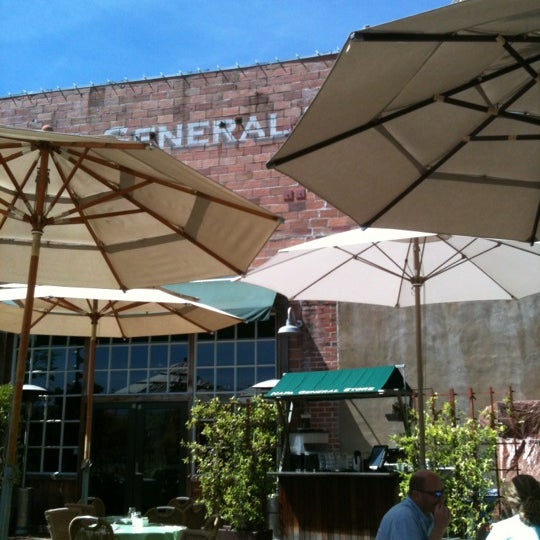 Foto tirada no(a) Napa General Store Restaurant por Patricia C. em 4/30/2012