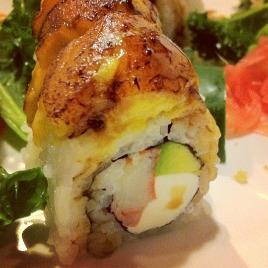 Foto tirada no(a) Sushi Cafe &amp; Shilla Korean Restaurant por David P. em 8/31/2012