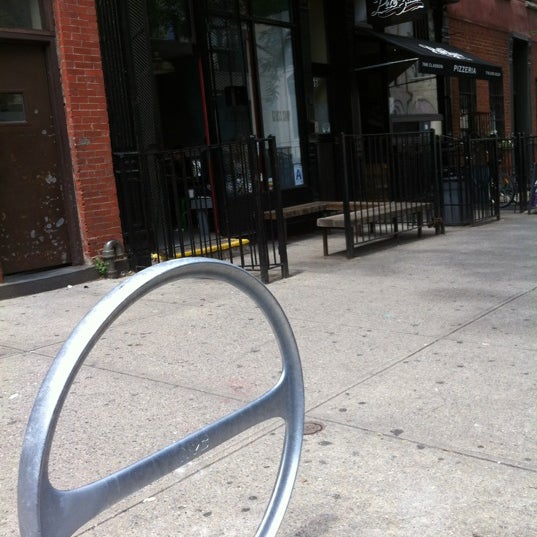 รูปภาพถ่ายที่ Glass Shop โดย thecoffeebeaners เมื่อ 6/6/2012